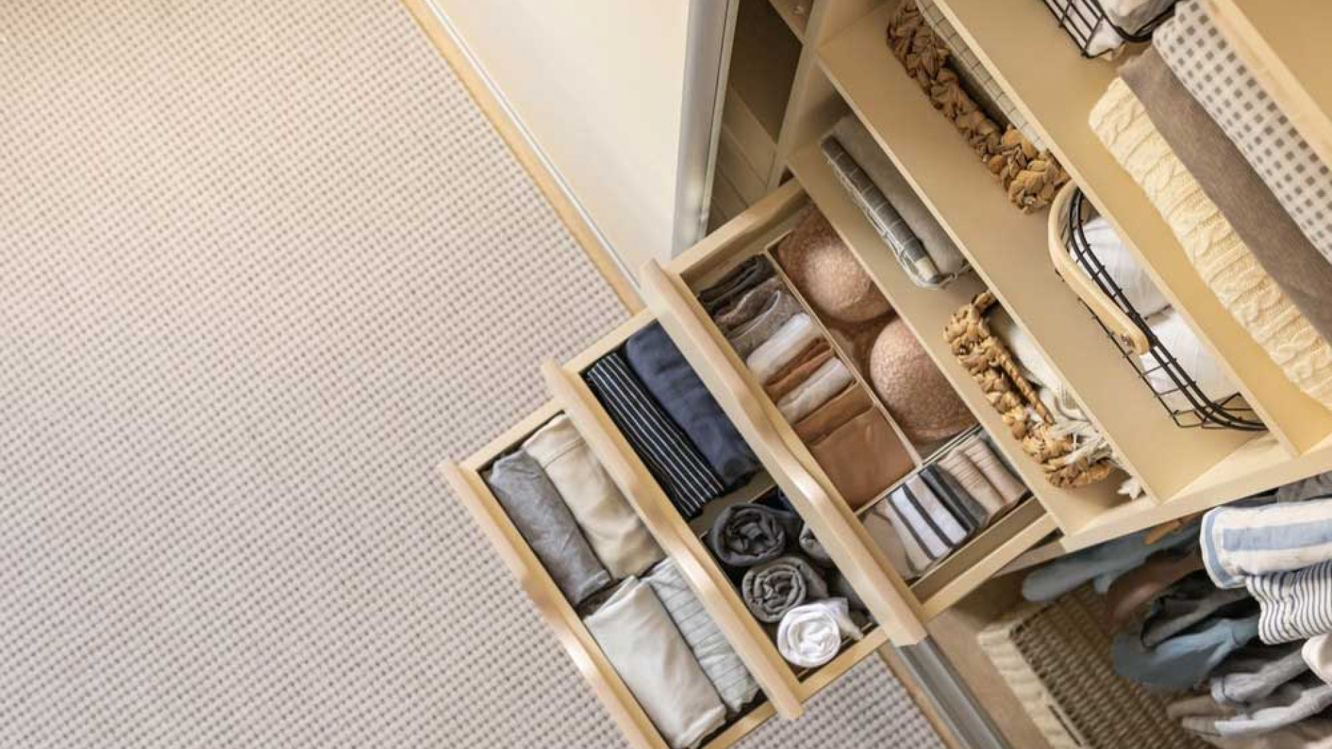 Miért kell figyelmet szentelni a gardróbszekrény anyagának?